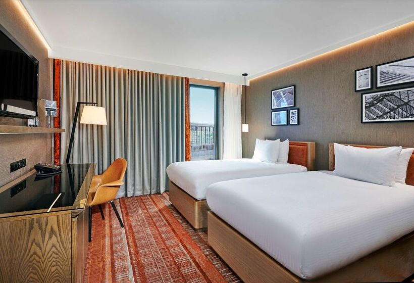 בית מלון כפרי Hilton London Tower Bridge