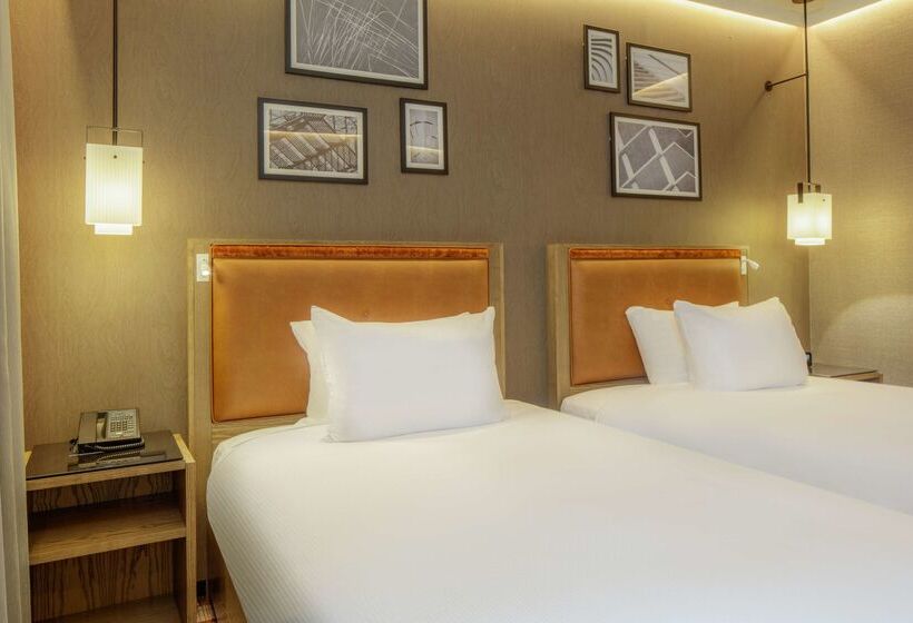 בית מלון כפרי Hilton London Tower Bridge