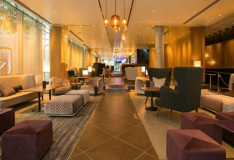 בית מלון כפרי Hilton London Tower Bridge