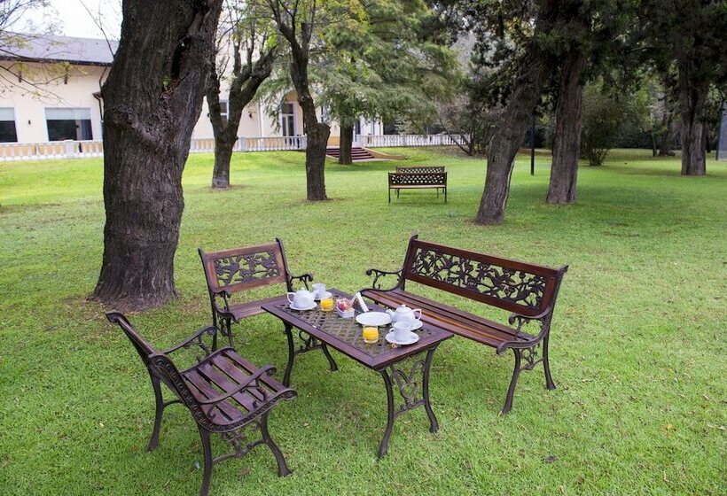 فندق Howard Johnson Pilar Resort Spa & Convention Center