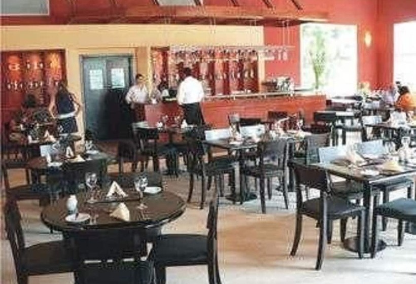 فندق Howard Johnson Pilar Resort Spa & Convention Center