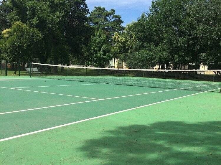 فندق Howard Johnson Pilar Resort Spa & Convention Center