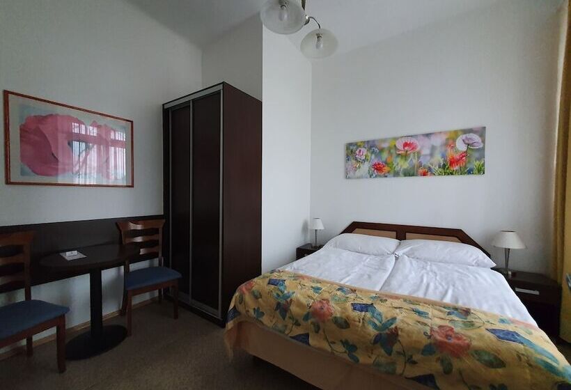 هتل Pension Jana   Domov Mládeže