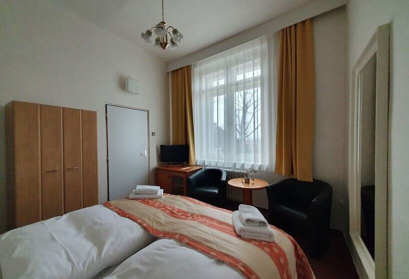 هتل Pension Jana   Domov Mládeže