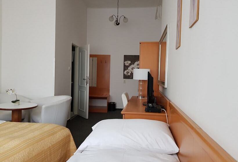 هتل Pension Jana   Domov Mládeže