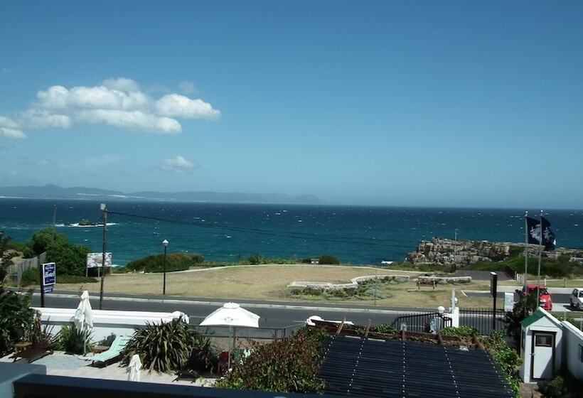 בית מלון כפרי Misty Waves Boutique