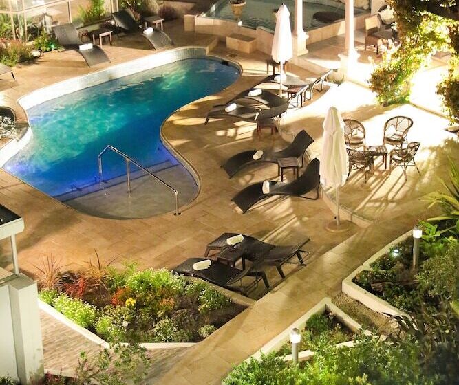 בית מלון כפרי Misty Waves Boutique