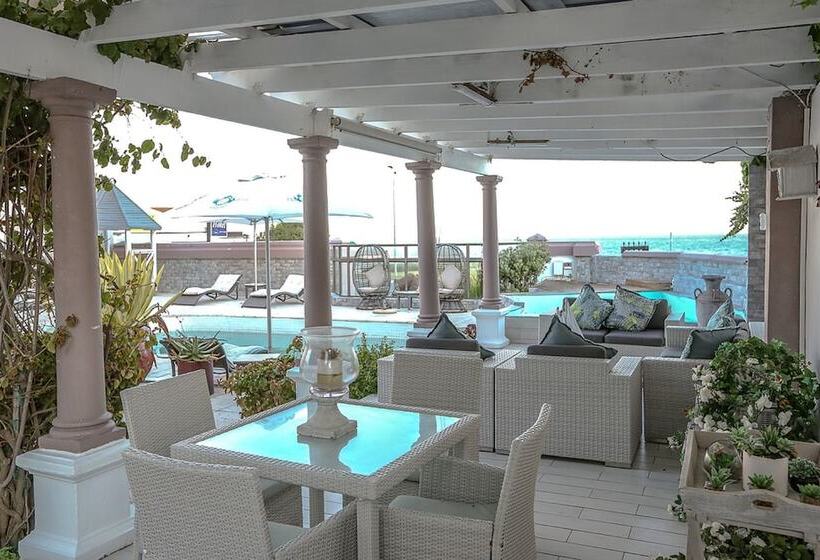 בית מלון כפרי Misty Waves Boutique