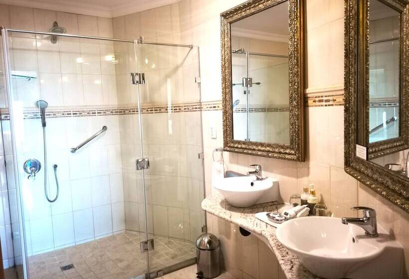 בית מלון כפרי Misty Waves Boutique