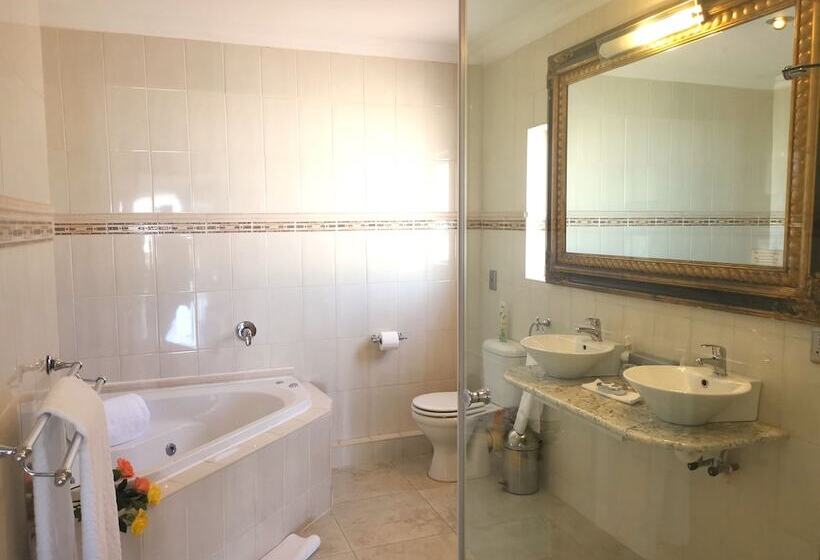 בית מלון כפרי Misty Waves Boutique