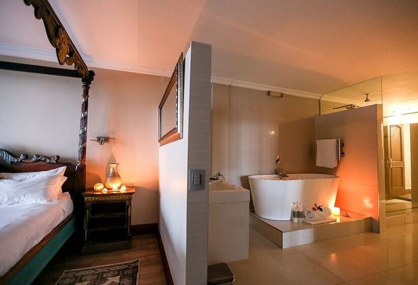 בית מלון כפרי Misty Waves Boutique