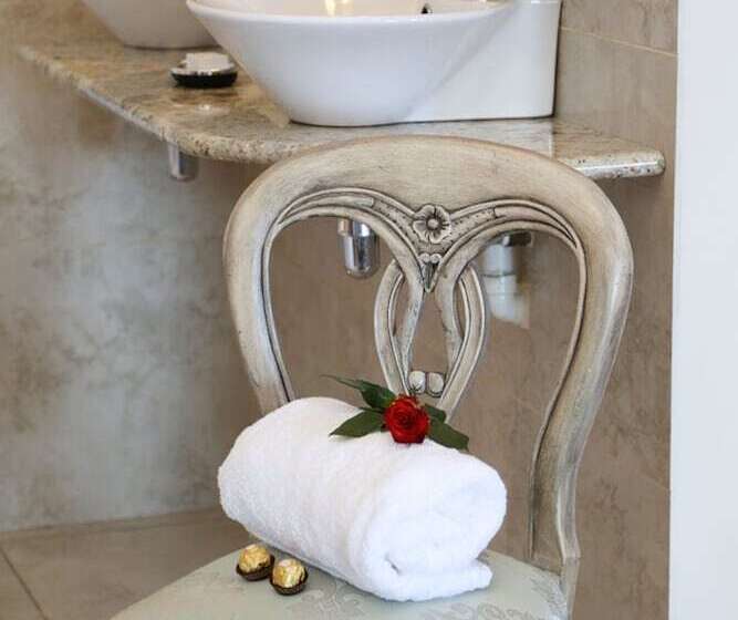 בית מלון כפרי Misty Waves Boutique