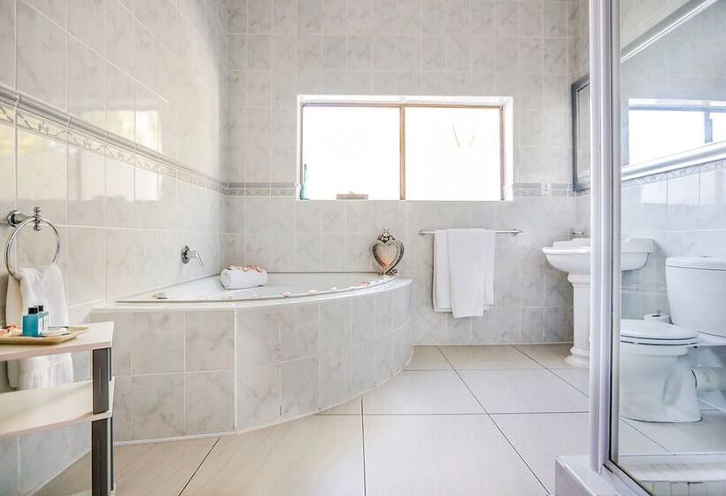 בית מלון כפרי Misty Waves Boutique