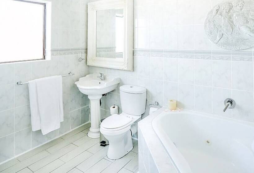 בית מלון כפרי Misty Waves Boutique