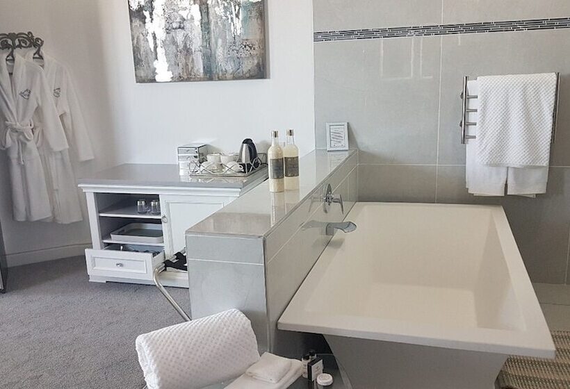 בית מלון כפרי Misty Waves Boutique