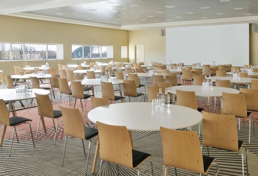 Mövenpick Hotel Amsterdam City Centre