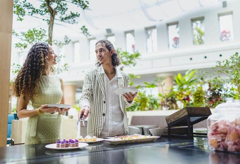 Oriental Hotel Okinawa Resort & Spa