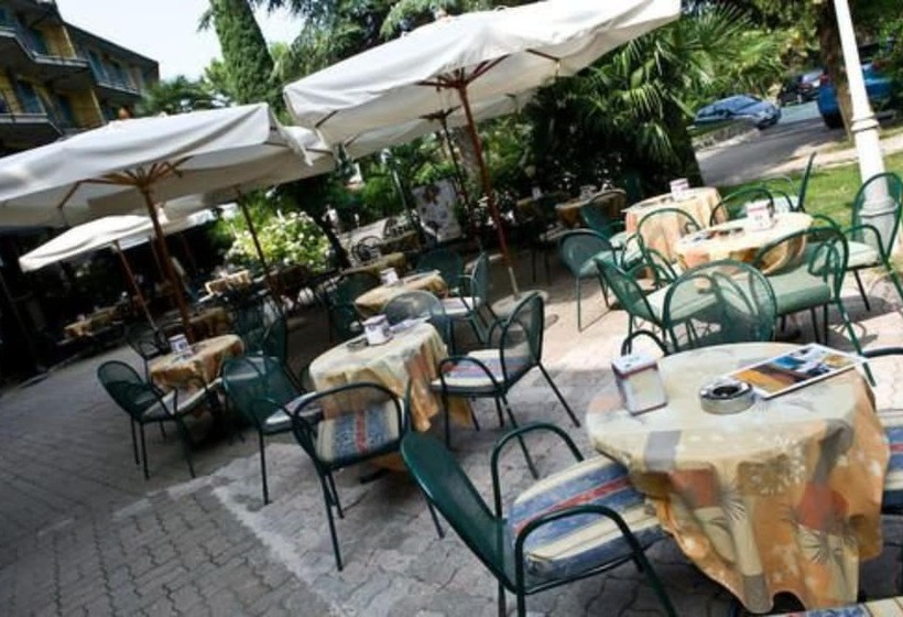 Отель Palme & Suite