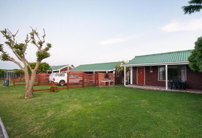 هتل Pine Lodge Resort