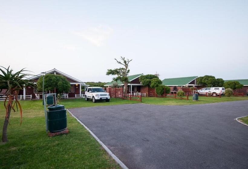 هتل Pine Lodge Resort