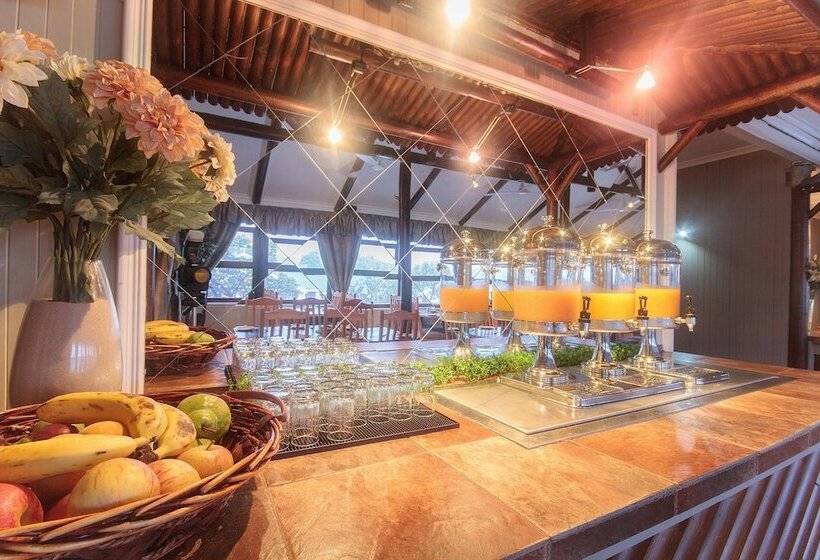 호텔 Pine Lodge Resort