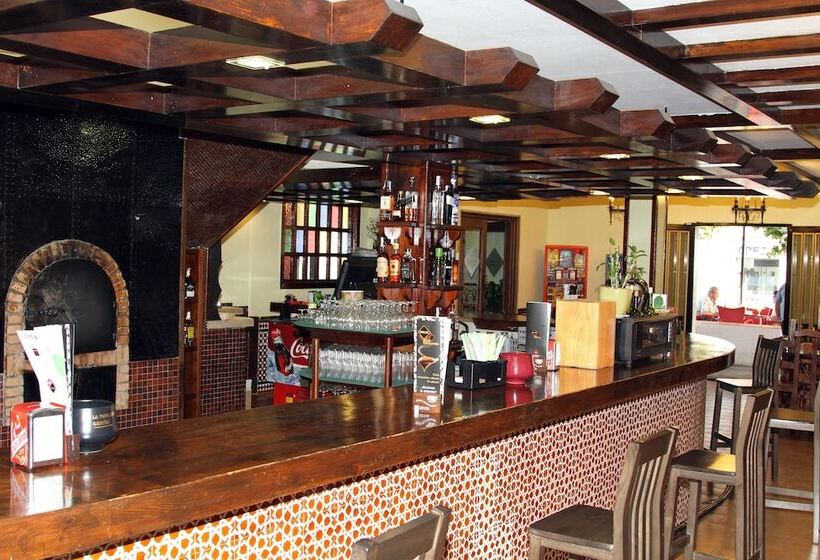 Отель Puerta Nazari