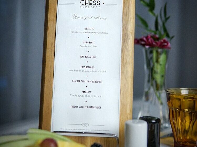 Queen S Court Hotel & Residence