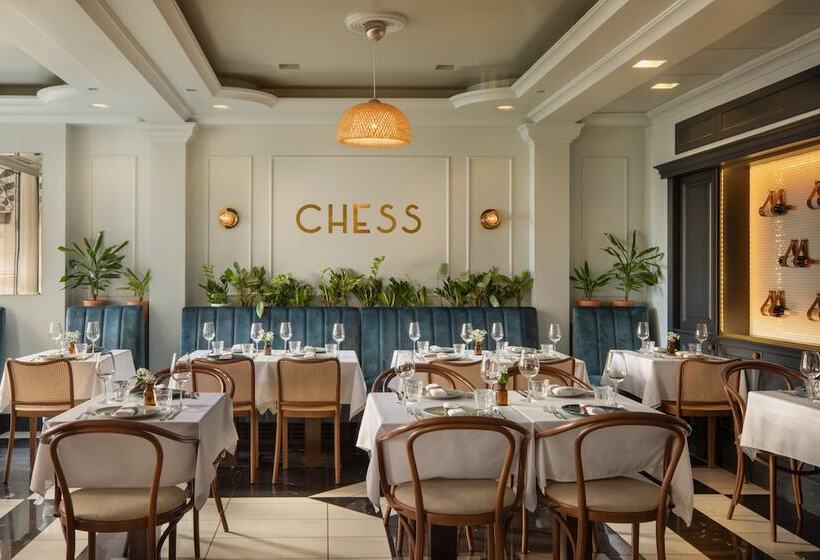 Queen S Court Hotel & Residence