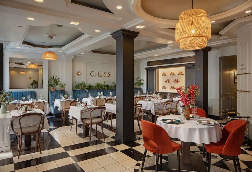 Queen S Court Hotel & Residence