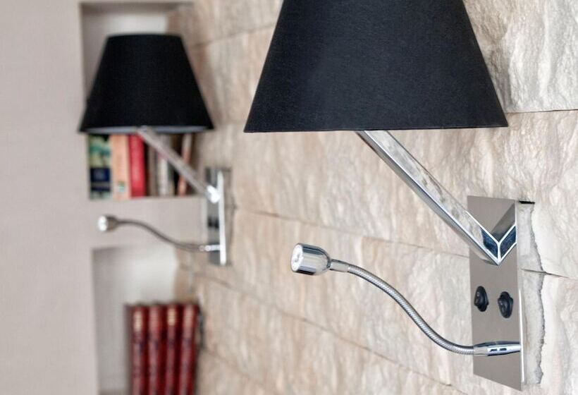 Residence Hotel Les Ducs De Chevreuse Avec Hébergement, Repas & Pdj, Séminaire, Bureau & Parking