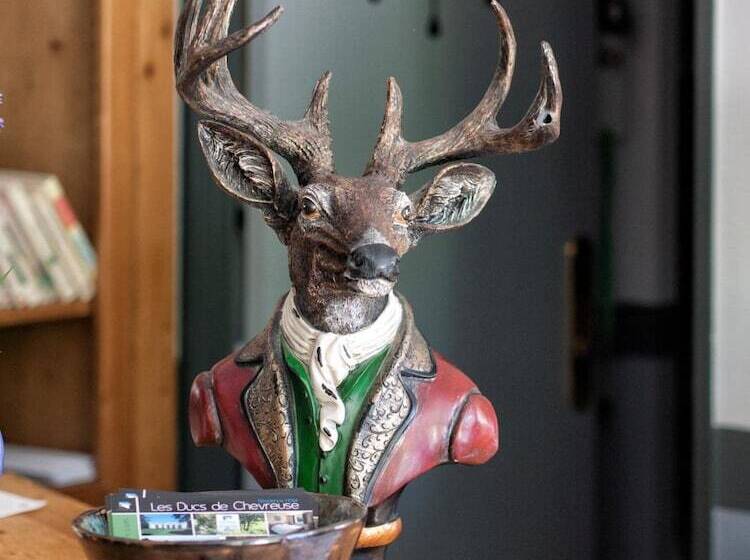 Residence Hotel Les Ducs De Chevreuse Avec Hébergement, Repas & Pdj, Séminaire, Bureau & Parking