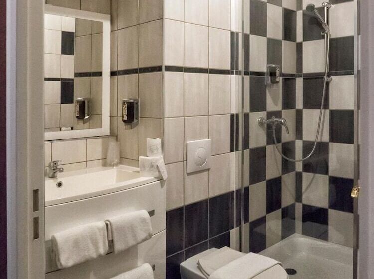 Residence Hotel Les Ducs De Chevreuse Avec Hébergement, Repas & Pdj, Séminaire, Bureau & Parking