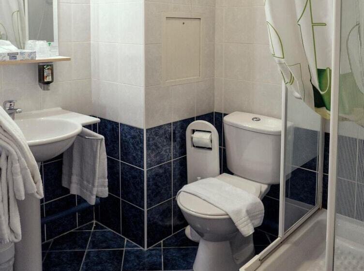 Residence Hotel Les Ducs De Chevreuse Avec Hébergement, Repas & Pdj, Séminaire, Bureau & Parking