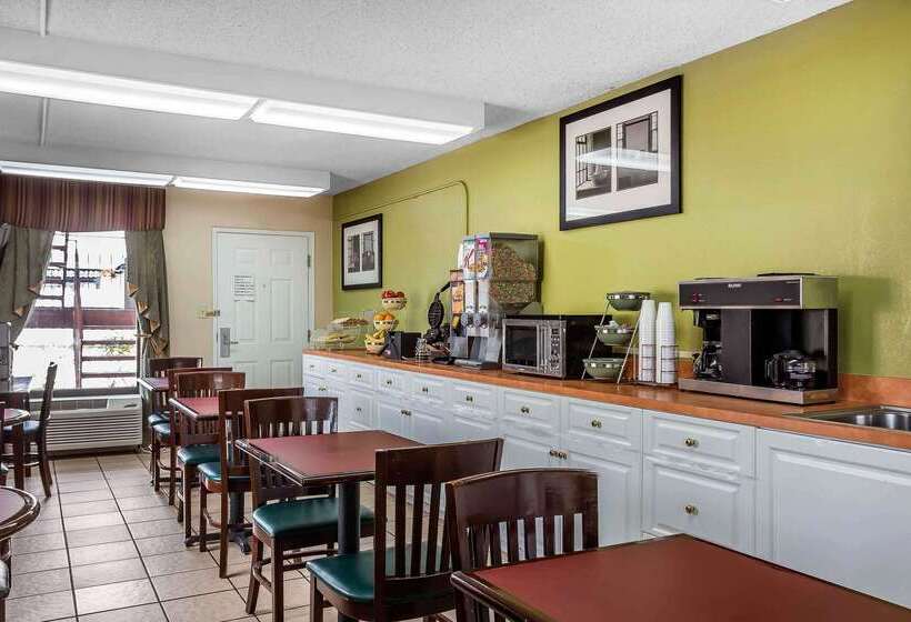 בית מלון כפרי Rodeway Inn