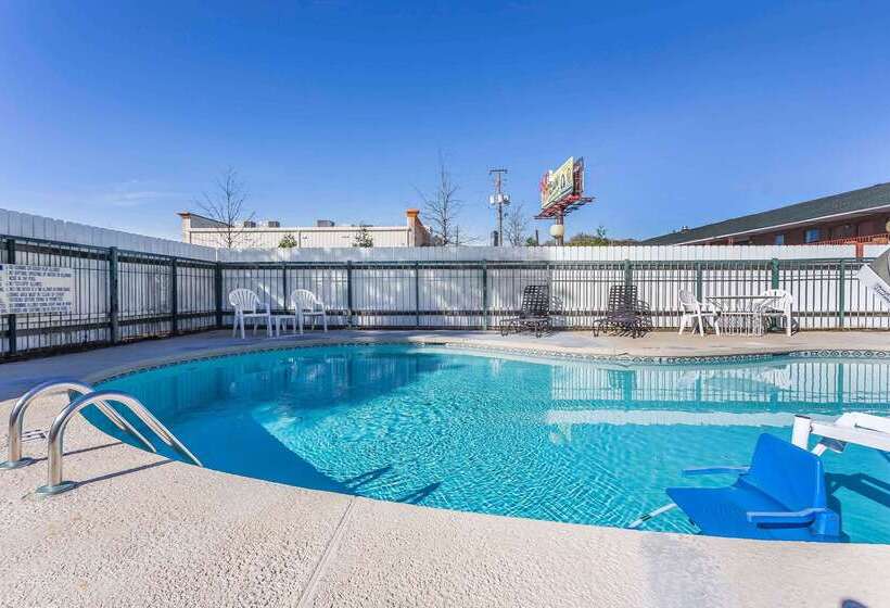 בית מלון כפרי Rodeway Inn