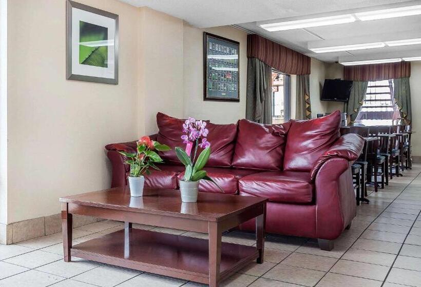 בית מלון כפרי Rodeway Inn