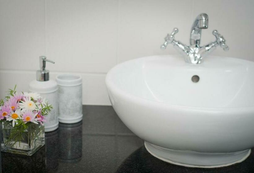 هتل Rusthuiz Guest House