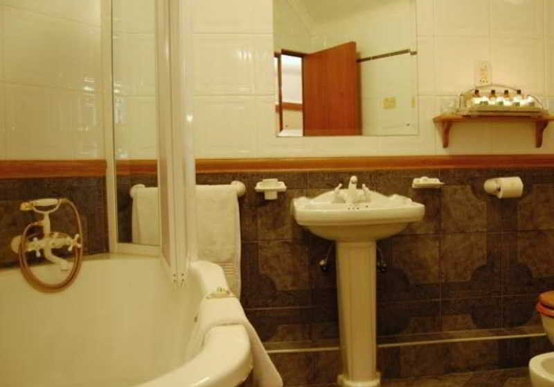 فندق Somerton Manor