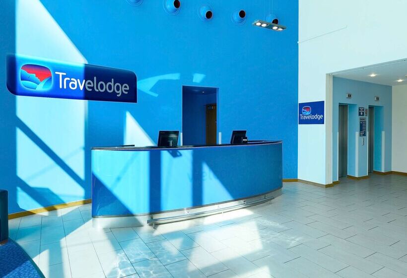 Отель Travelodge Milton Keynes The Hub
