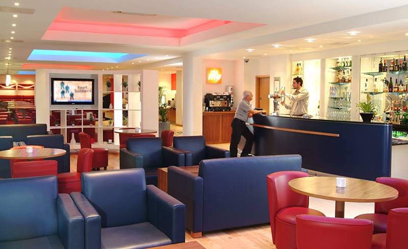 Отель Travelodge Milton Keynes The Hub