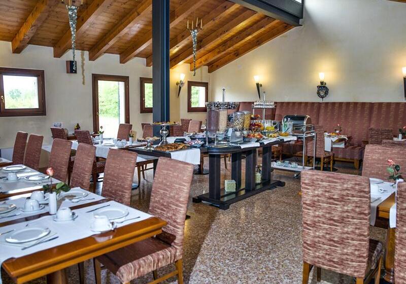 Отель Venice Resort Airport