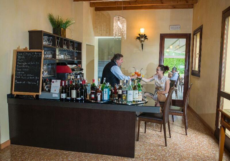 Отель Venice Resort Airport