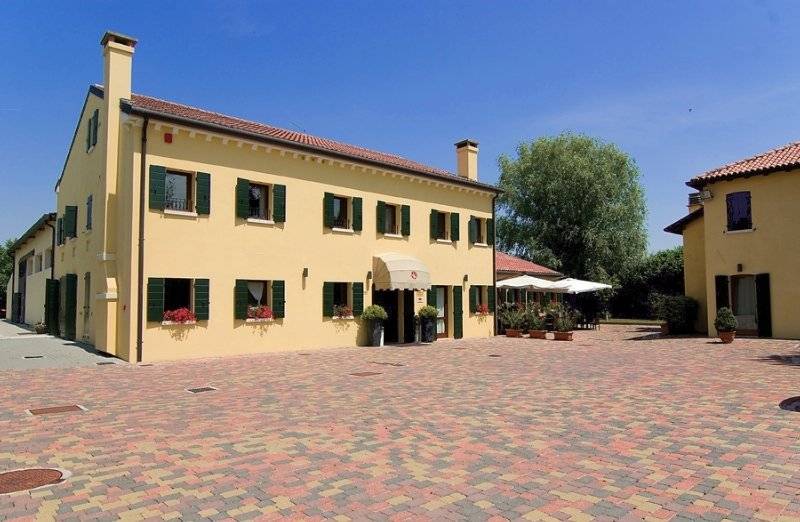 Отель Venice Resort Airport