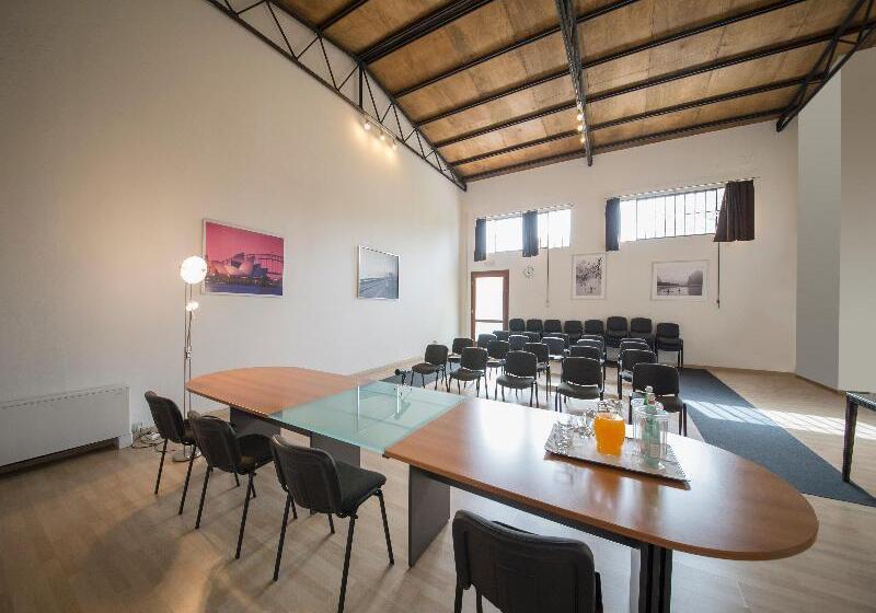 Отель Venice Resort Airport