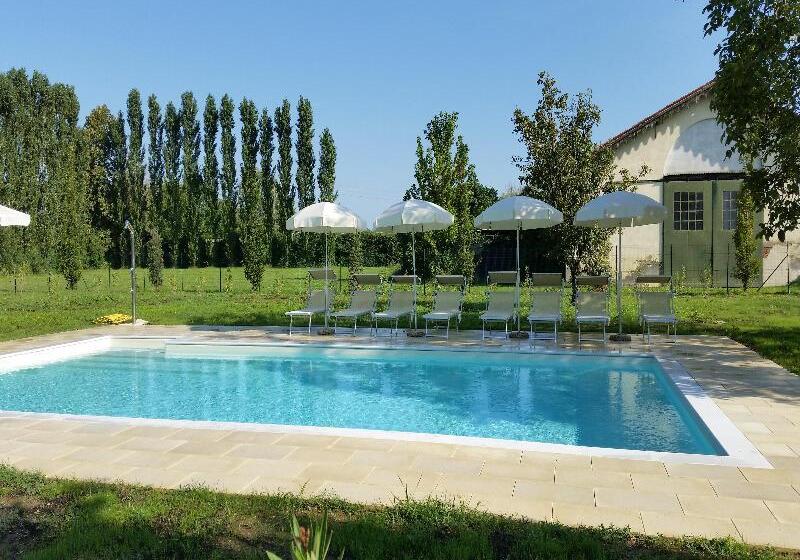 Отель Venice Resort Airport