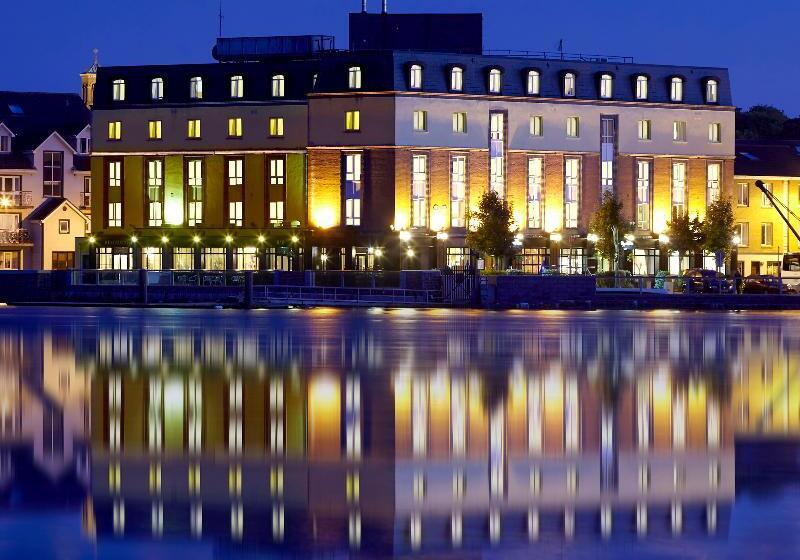 هتل Waterford Marina