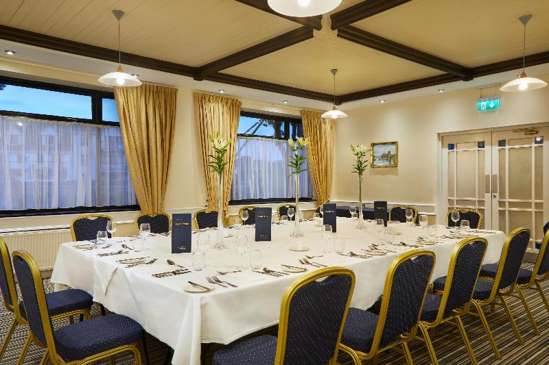 هتل Waterford Marina