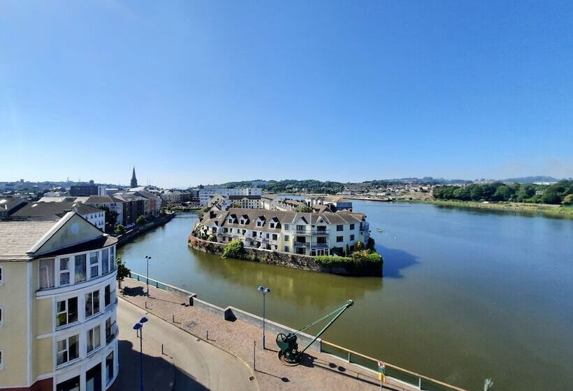 هتل Waterford Marina