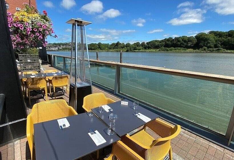 هتل Waterford Marina