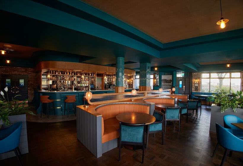 هتل Waterford Marina